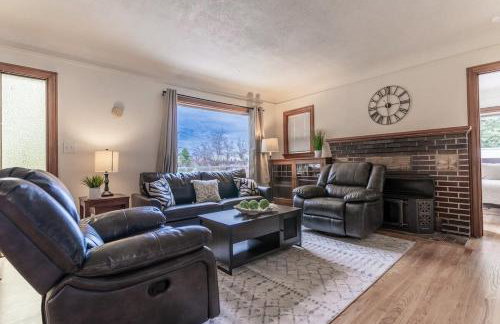 Burien's 3-BR Middle Unit Retreat with Deck BBQ - Foto 9