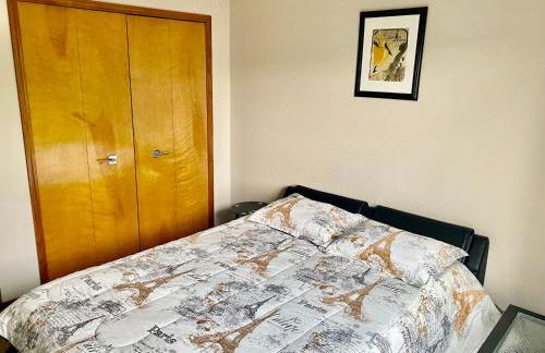 Artsy Home close to USAFA with Fireplace and Patio - Foto 28