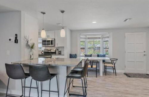 The Wisteria Oasis With heated pool and hot tub - Foto 16