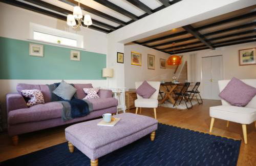 Mount Rd By N And N Stays Contractor Friendly 4 Bed House With Large Driveway, Bath - Photo 28