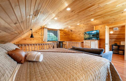 Cloud 9 Cabin with an indoor pool hot tub & fire pit - Foto 17