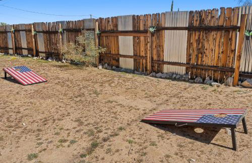 Desert Serenity in Yucca/Joshua Tree w/AC & Fire pit - Foto 14