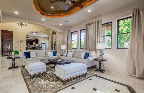 Estate Resort Style Oasis 6BDRM, 5.5 Bath Heated Pool with Misters - Foto 14