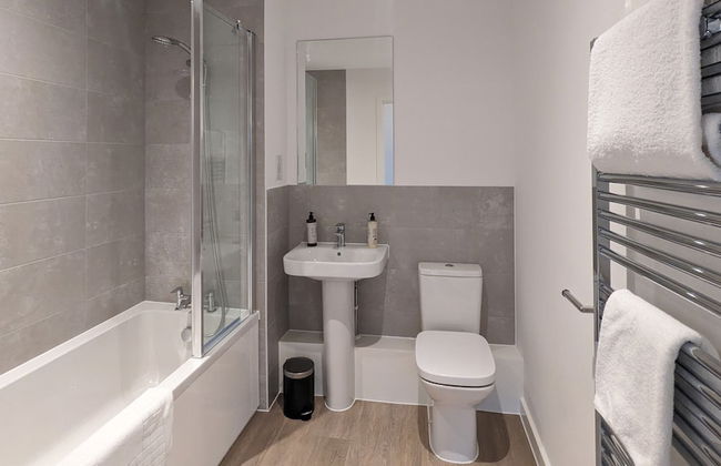 Southampton Waterside by Charles Hope - Photo 13