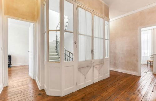 Les Bellevue Cité "3 Apartments, 1 with Garden & Private Parking, Aircon, WiFi, Free Public Car Park, 1 km from Cité" - Foto 13