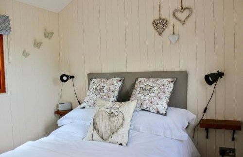 Hare's Hut - Photo 2