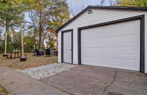 Game Room and Huge Yard with Fire Pit Yard Games and BBQ Near UE and Downtown - Foto 58