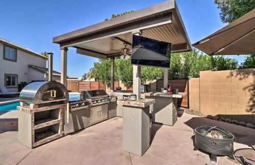 Lavish Family Escape with Game Room in Avondale! - Foto 35