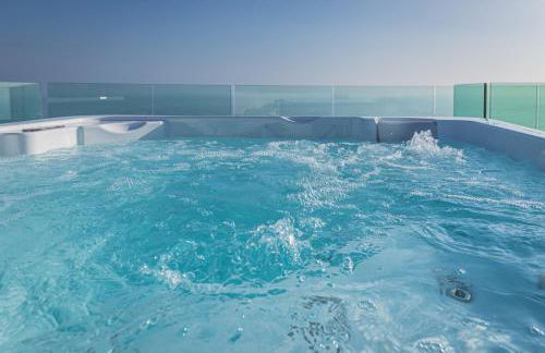 Modern sea front jacuzzi Blue Sky - Photo 27