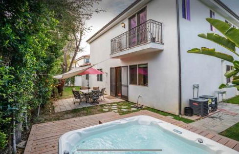 LA Dream Gem - Beautiful Home with Spa - Foto 6