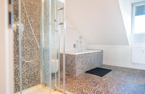 GreenTreeHomes - Penthouse Oak - Photo 8