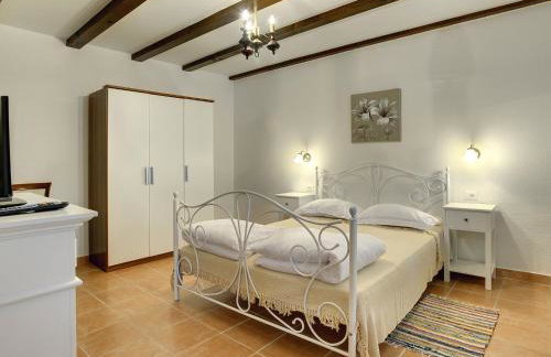 Holiday Home in Rojnici With Private Pool - Photo 38