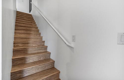 Stylish Phoenix Suite by Zenia Stays - Central & Cozy Escape - Foto 49