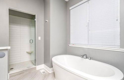 Family-Friendly 4BR Retreat Sleeps 12, Private Yard, Garage, Close to Stadiums, Casino & Downtown - Foto 31