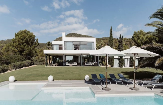 Modern Villa With Minimalistic Decor - Photo 1