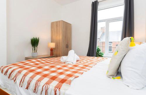 2-Bed House•Free Parking•WiFi•Long Stays Welcome - Photo 6