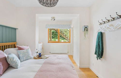 Rocket House - Large family home perched above the river - Foto 23