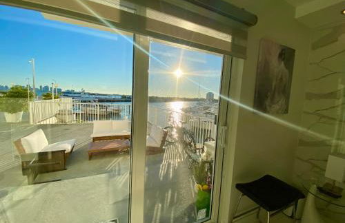 Luxurious remodeled direct Waterfront apartment with Miami skyline view- Free parking- 5min drive to Miami Beach - Foto 33