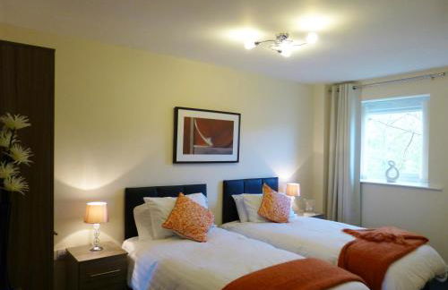 The Sawmills, Carlisle - Spacious 4 Bedroom Family House - Free WiFi - & Parking - Walk to Carlisle Castle - Foto 53