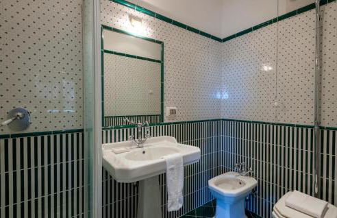 6 Bedroom Beautiful Home In Treia - Foto 37