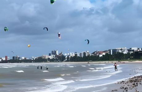 Apartamento na praia, 2 quartos e área de lazer - Foto 42