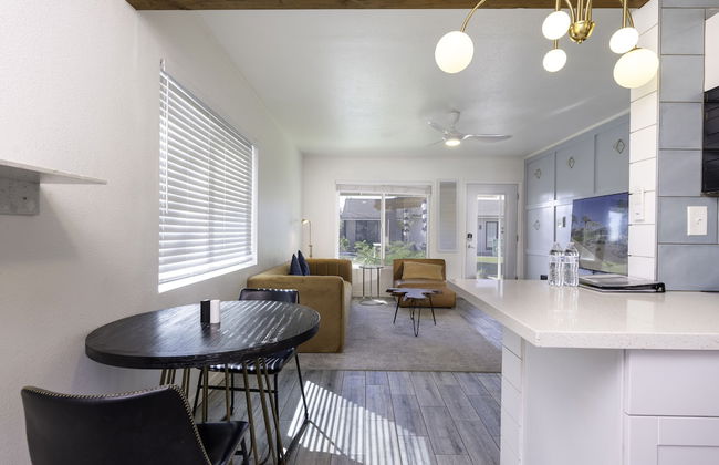 Ash & Ko Boutique Lodging - Photo 77