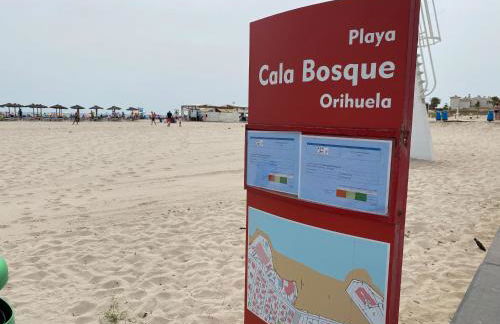 Orihuela Costa 2-bedroom 1-bath renovated vacation rental on La Zenia Beach - Foto 3