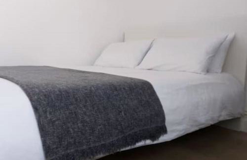 Large 2 Bedroom City Centre Apartment + Parking - Photo 33