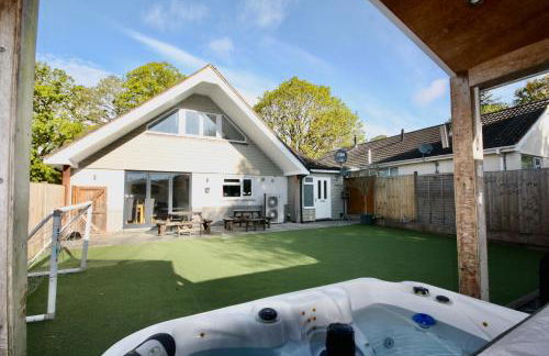 Four Corners Holiday Home with Hot Tub & Sauna - Photo 21