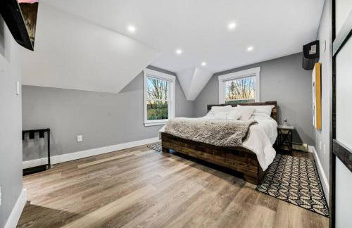 New Sunday River Ski Retreat with Hot Tub Spa - FirePit Sleeps 16 - Foto 60