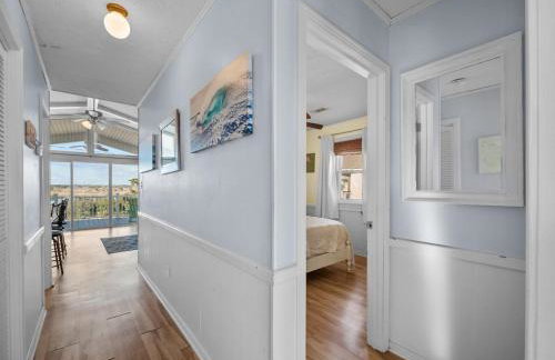 Pets OK Beach Home, Short Walk Beach Access, and Views - Foto 13