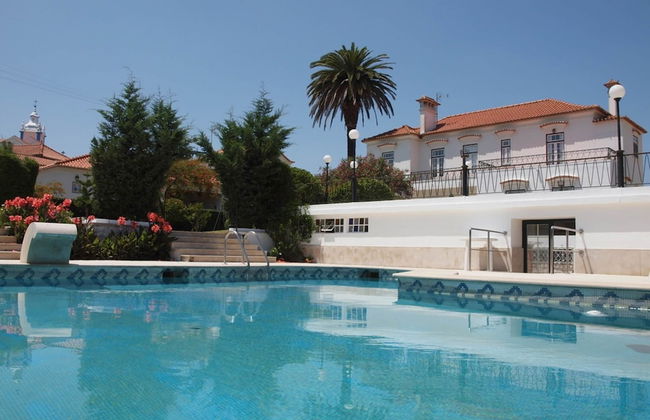 Sprawling Villa Near Alenquer - Photo 1