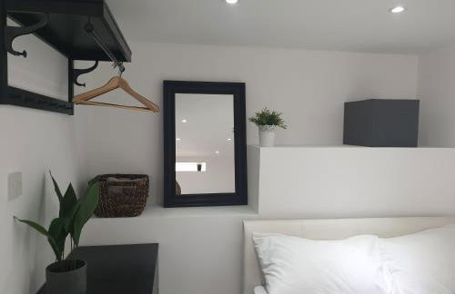 Modern self contain studio Own Private Access - Foto 9