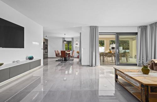 SPECIAL OFFER! NEW LUXURY APARTMENT with pool, fitness, outdoor bar&grill - Foto 16