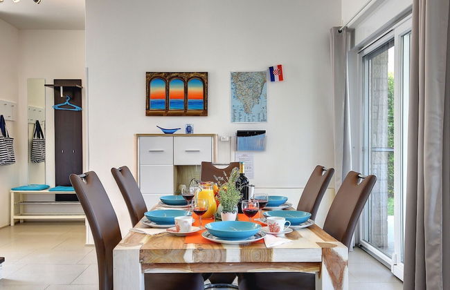 Modern Holiday Home in Novigrad With Pool - Foto 20