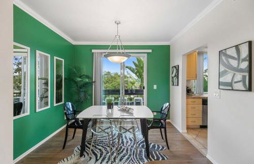 Beverly Hills Glamour Oasis 2 BR Apt with Parking 304 - Photo 19