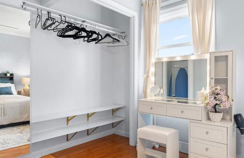 Modern 4BR Getaway 3 Min to OldTown Walk to Metro - Foto 25