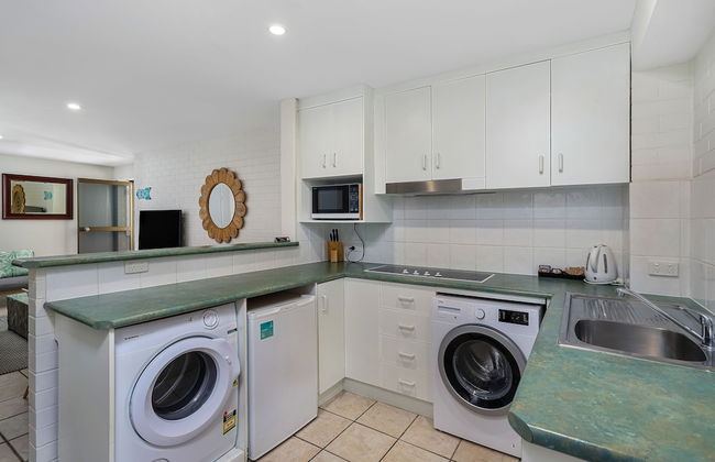 Bayview Beachfront Apartments, in town right on the beach - Foto 27