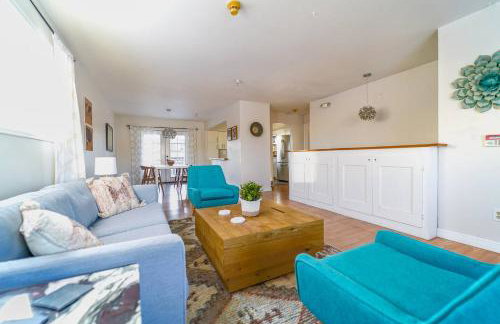 Turquoise Twin ★Vacation COS★3 King Beds★Near AFA - Foto 10