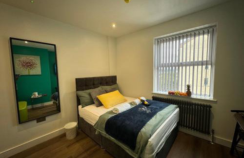 Southgate Luxury Apartments-Jaquzzi Bath-Private Parking- suitable for contractors - Foto 69