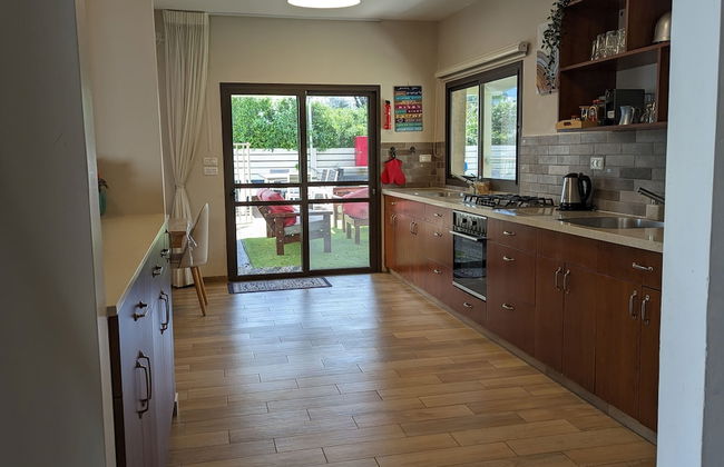 Villa BaGalil 5BR Retreat by Sea N' Rent - Foto 16