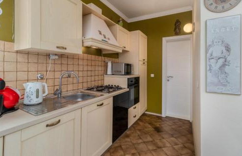 3 Bedroom Beautiful Apartment In Susanj - Photo 14