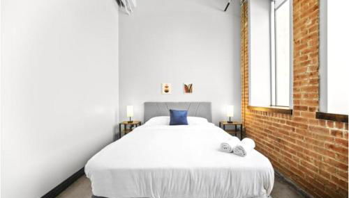 Beautiful Downtown Apartment with Parking, Laundry, & Pool - Foto 3