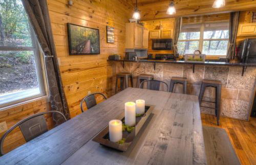 Luxury Cabin Sleeps 8 with creekside fire pit near Helen GA - Foto 11