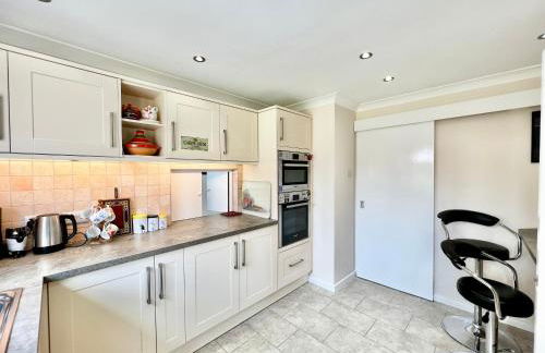 3 bedroom house with ample parking and garden - Foto 9