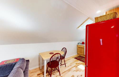 1 Mi to Crystal Lake! Couples Retreat with Deck - Photo 8