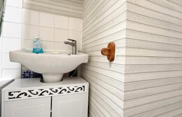 Lovely Two Double Bedroom Maisonette in Surrey - Photo 26