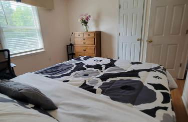 Great 4BR Home Near Emerald Pointe & Downtown - Foto 72