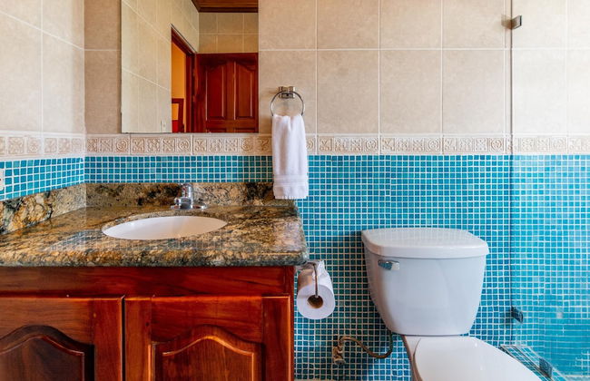 Beachfront Condo with Warm, Rustic Interiors & Direct Access to Playa Flamingo - Photo 14