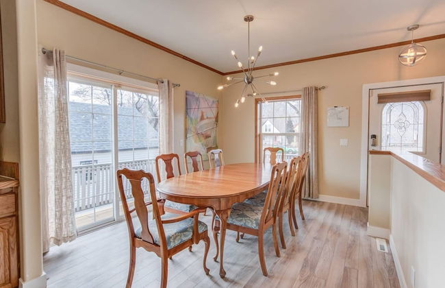 Pet-friendly 4 BR Family Stay Near Downtown - Foto 1